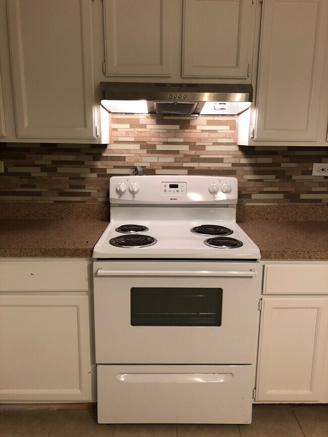 Building Photo - 1211 Whispering Hills Ct