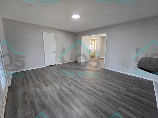 Building Photo - MWC Rental 3 Bed