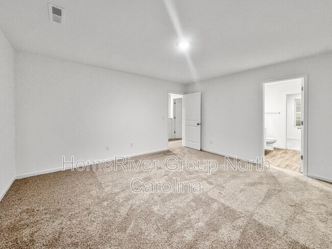 Building Photo - 195 Pine Needle Dr