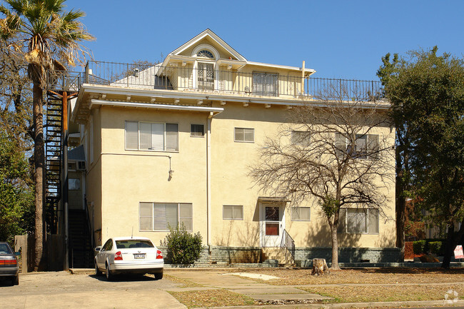 Primary Photo - 315 W Magnolia Ave