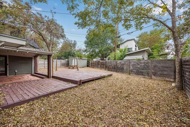 Building Photo - 3104 Fontana Dr