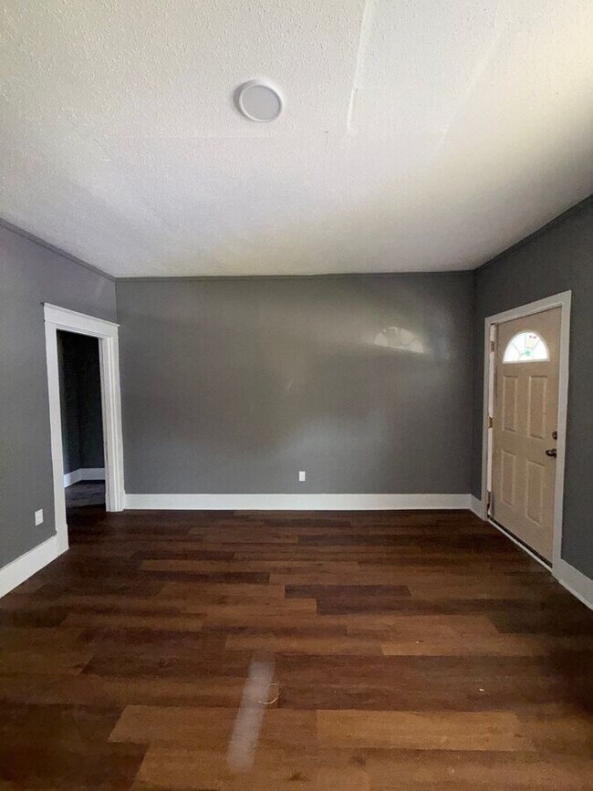 Building Photo - 1547 E McLemore Ave