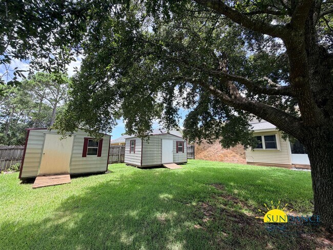 Building Photo - 541 E Timberlake Dr