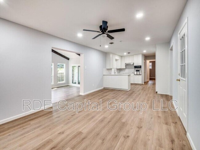 Building Photo - 1108 Wade Dr