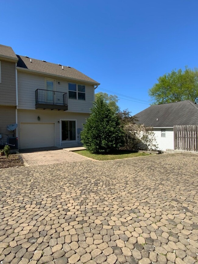 Building Photo - 2bd 2.5ba Townhome in Germantown/Neuhoff District
