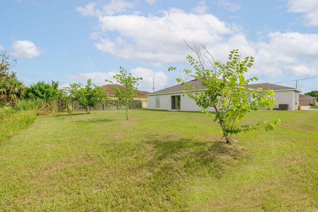 Building Photo - 362 NW Bayshore Blvd