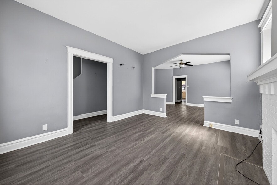 Building Photo - 3526 S Spring Ave