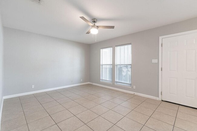 Building Photo - 1810 Nicole Cir