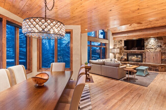 Building Photo - 395 Silverlode Dr