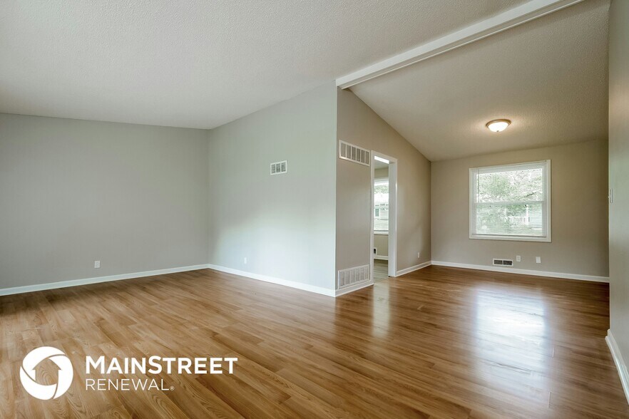 Building Photo - 8918 Hemlock Dr