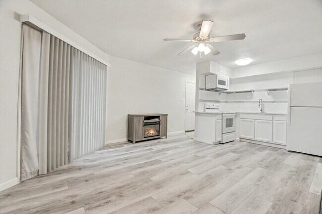 Building Photo - 9815 Walnut St