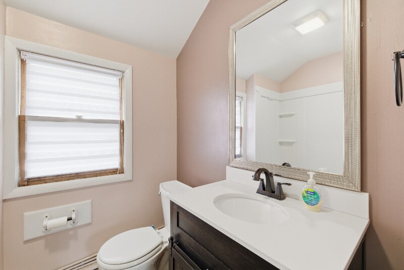 Building Photo - 2 Grandview St