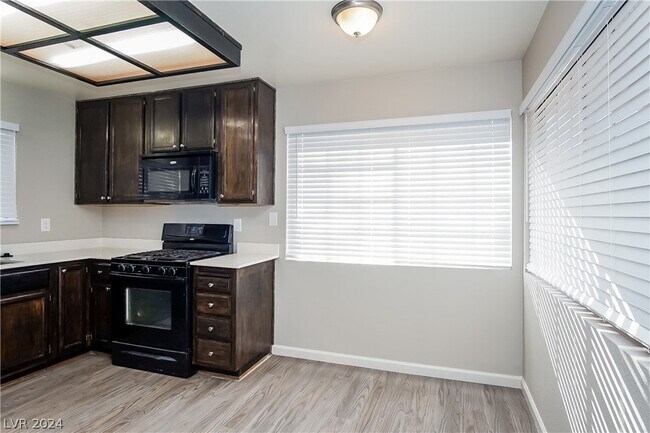 Building Photo - 1806 Mazzanti Way
