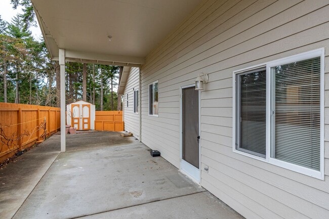 Building Photo - 3 Bedroom 2 Bathroom Home Near Fort Nugent Park!