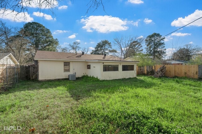 Building Photo - 1136 N Southland Park Dr