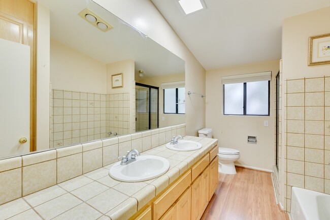 Building Photo - Spacious 3BR / 2BA Single-Story Pool Home in Granada Hills