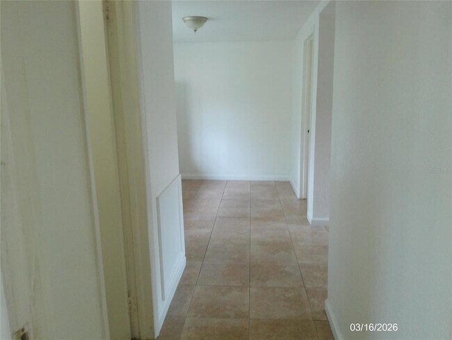 Building Photo - 808 S Central Ave