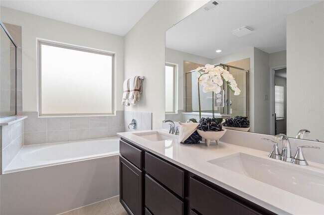 Building Photo - 4407 Adlington St