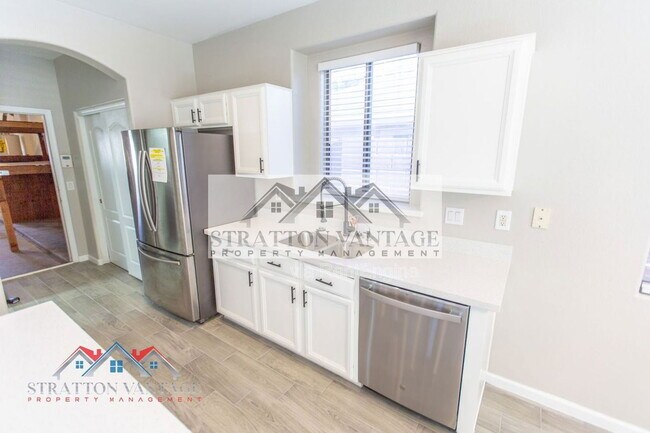 Building Photo - 16627 W McKinley St