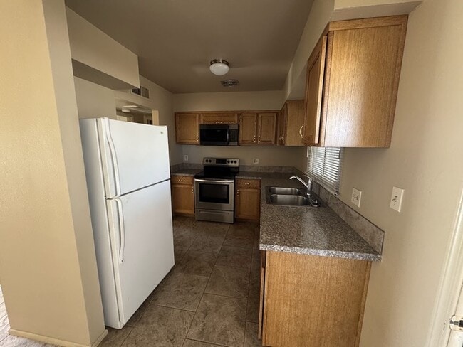 Building Photo - 7135 W Coolidge St