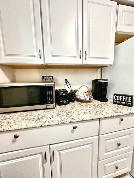 Building Photo - 168 Woodland Dr