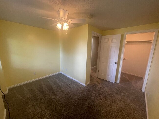 Building Photo - 550 E 250 N