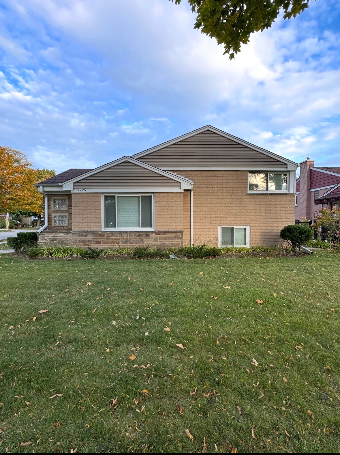 Building Photo - 7225 E Prairie Rd