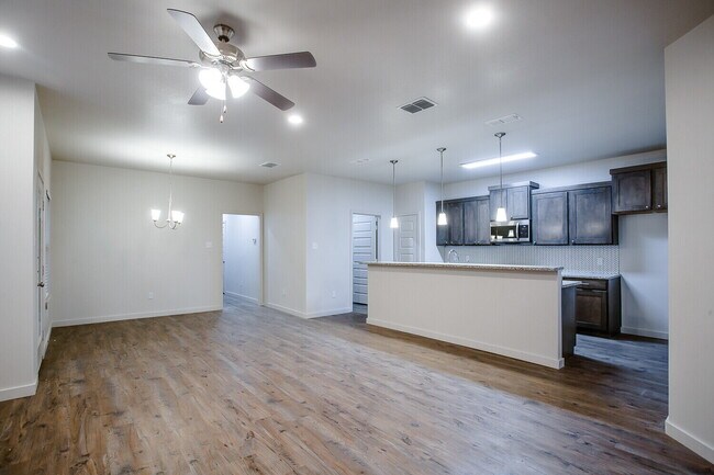 Building Photo - Beautiful Townhome Located South of Town Near Cooper Elementary