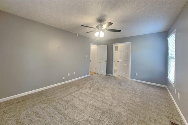 Building Photo - 211 Mill Pointe Dr