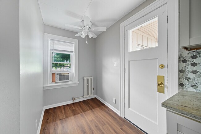 Building Photo - 2418 Burr Oak Ave
