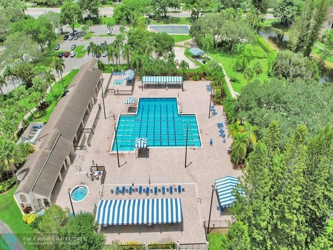 Building Photo - 2767 Carambola Cir N