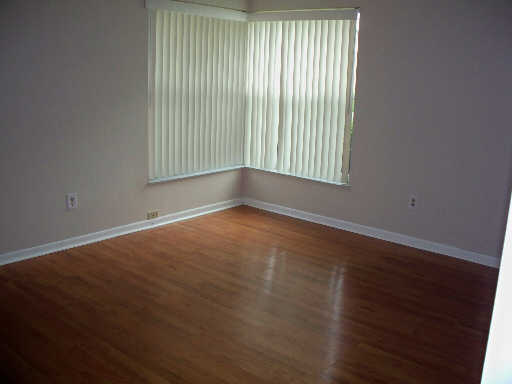 Building Photo - 14804 Dartmoor Ln