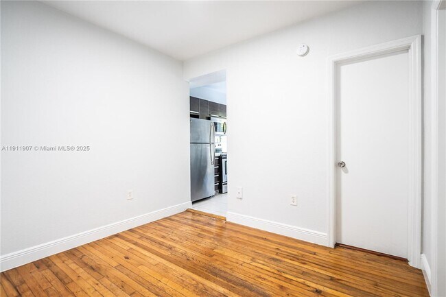 Building Photo - 1007 Bay Dr