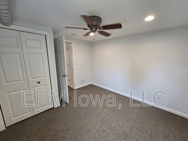 Building Photo - 904 W Welsh St