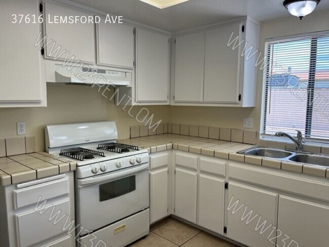 Building Photo - 37616 Lemsford Ave