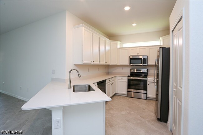 Building Photo - 2599 Vine Ave
