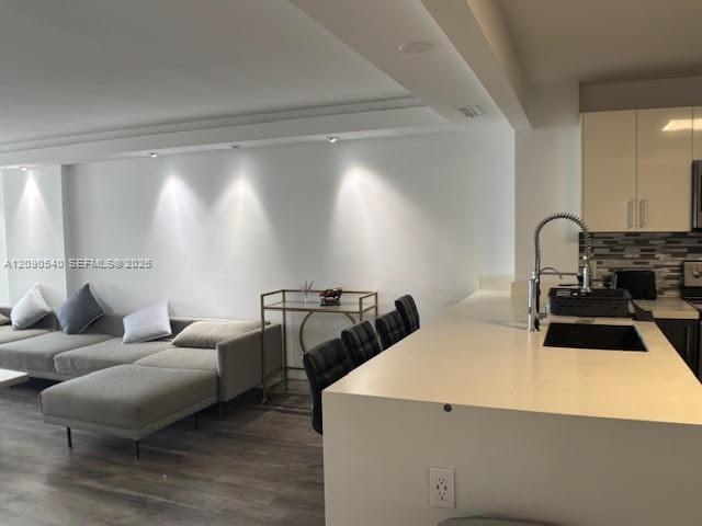 Building Photo - 6450 Collins Ave