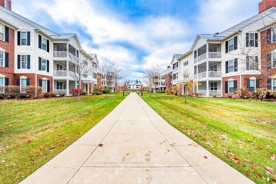 Walkable Path - 854 W Summerfield Glen Cir