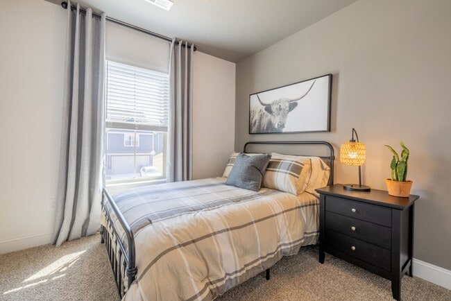 Building Photo - NEWLY RENOVATED, Washer and Dryer Included...