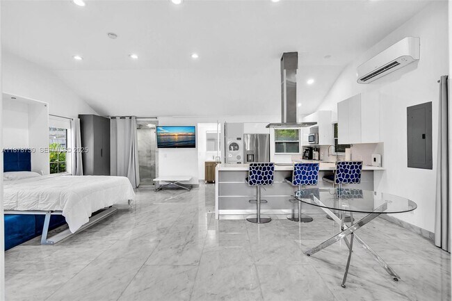 Building Photo - 394 SE 5th Ave