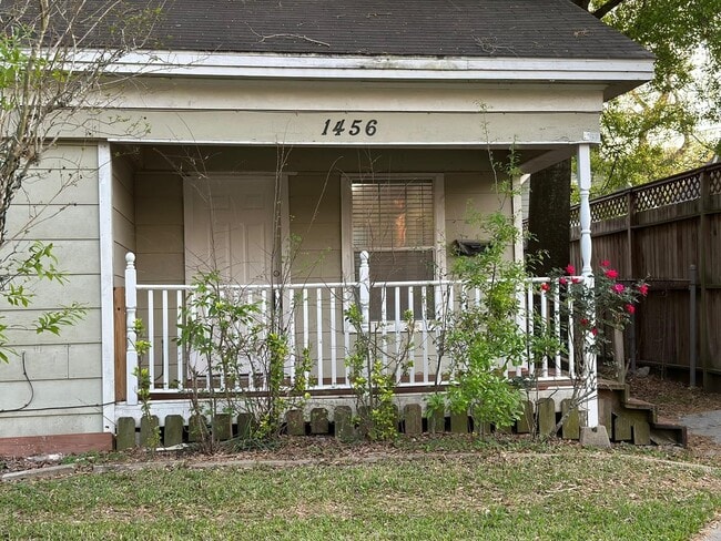 Building Photo - 1456 Godwin St