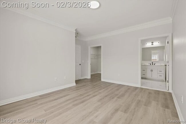 Building Photo - 5685 Twin Oaks Dr