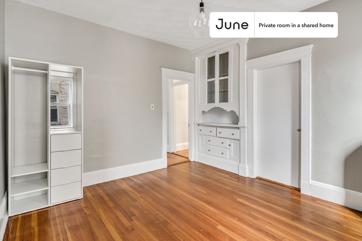 Building Photo - Room in Shared 3 bed/1 bath home