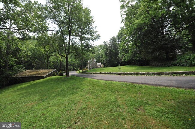 Building Photo - 1420 Creek Road Trail