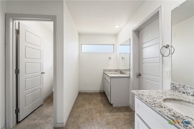 Building Photo - 742 Freedom Cir