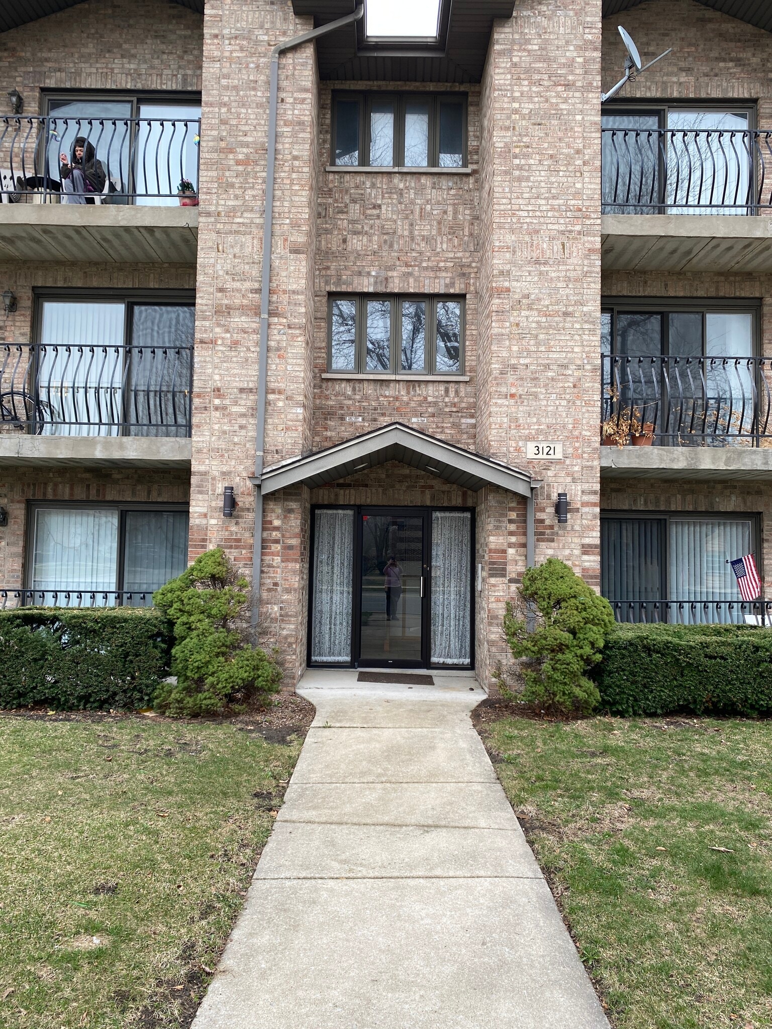 secured entrance - 3121 S Harlem Ave