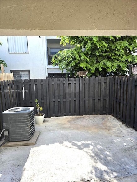 Building Photo - 1158 NW 124th Ave