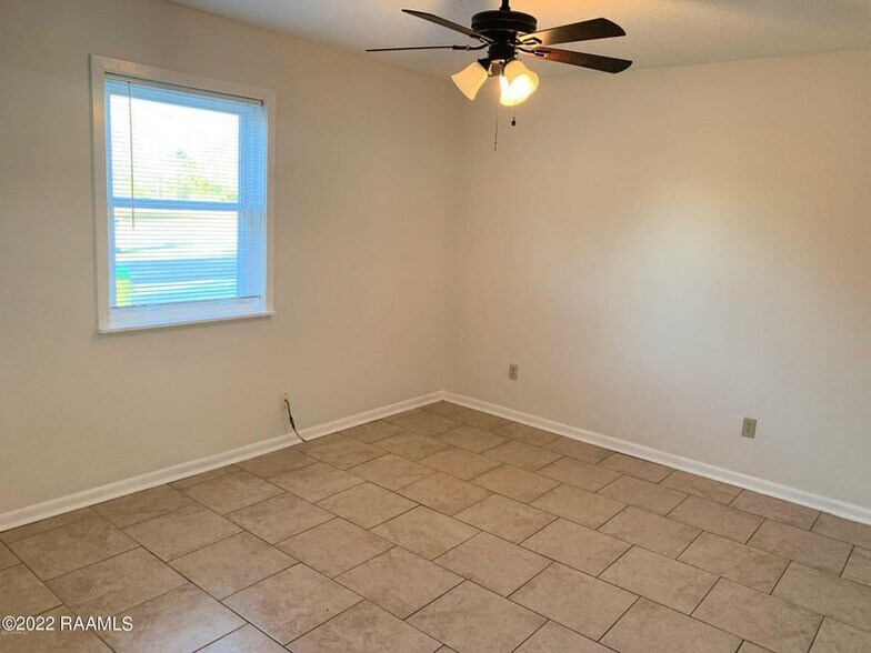 Building Photo - 220 Briarcliff Dr