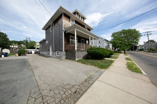 Building Photo - 165 Main St