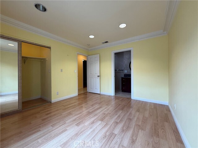 Building Photo - 1127 S Nantes Ave